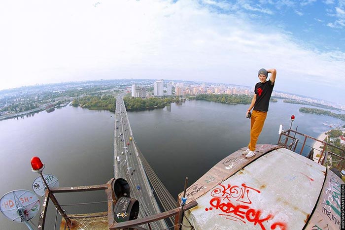 hanging-russian-selfie-1