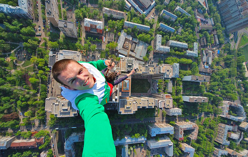 http://growld.com/wp-content/uploads/2014/03/hanging-russian-selfie-10.jpg